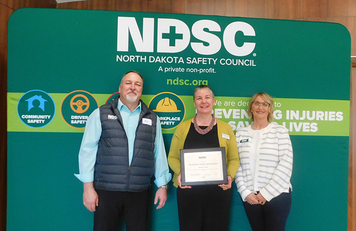 North Dakota Safety Council and Bartlett & West employees with award certificate